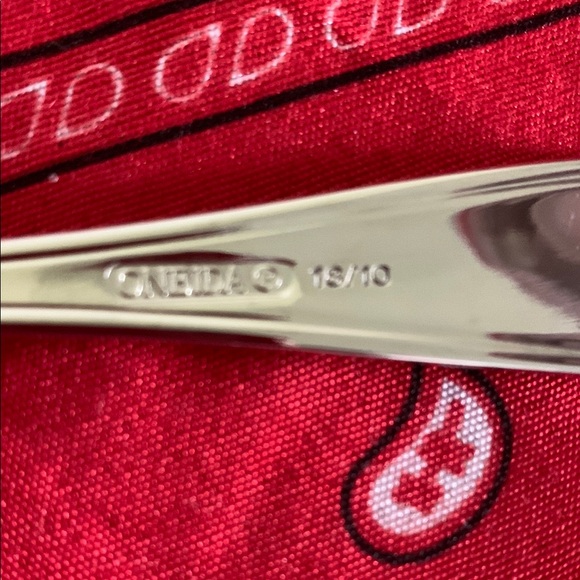 Oneida New Rim Set/8 Escargot Forks NWOT - Picture 5 of 9